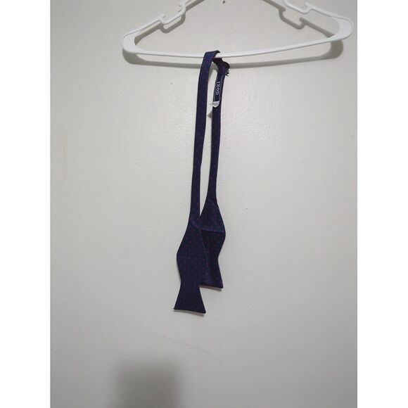 Izod Mens Navy Blue PolkaDot Polyester Bow Tie Made In China‎ - Picture 1 of 6